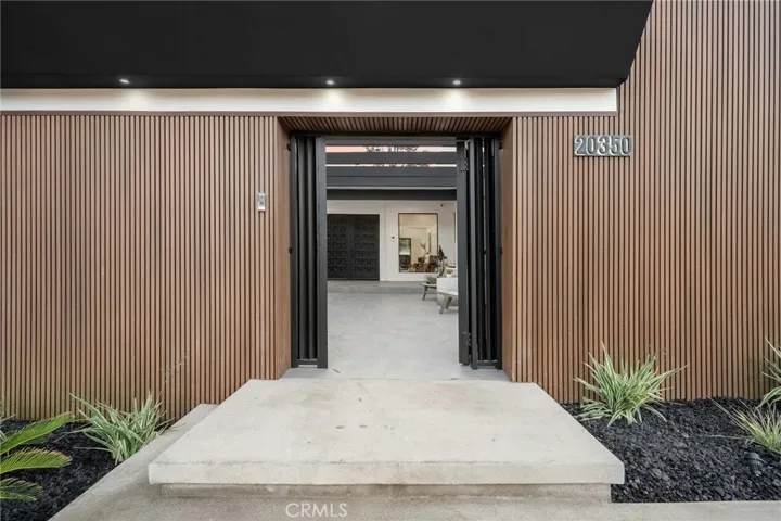 20350 Chapter Drive, Woodland Hills, California 91364