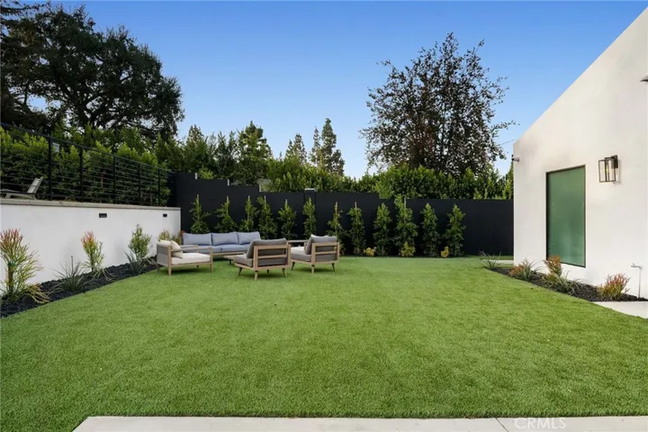 20350 Chapter Drive, Woodland Hills, California 91364