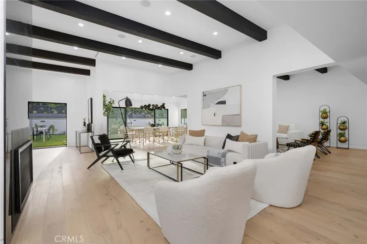 20350 Chapter Drive, Woodland Hills, California 91364