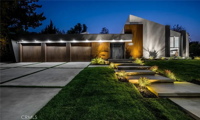 20350 Chapter Drive, Woodland Hills, California 91364