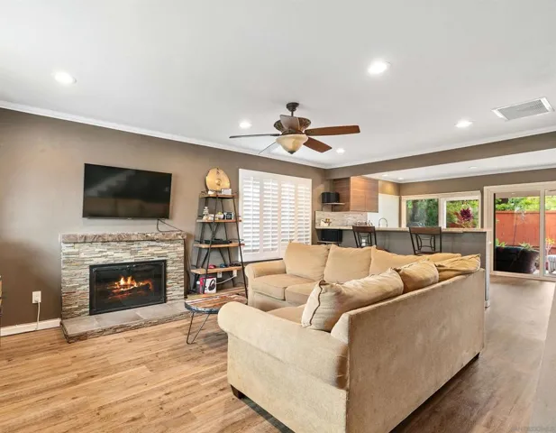 921 Woodlake Dr, Cardiff By The Sea, California 92007