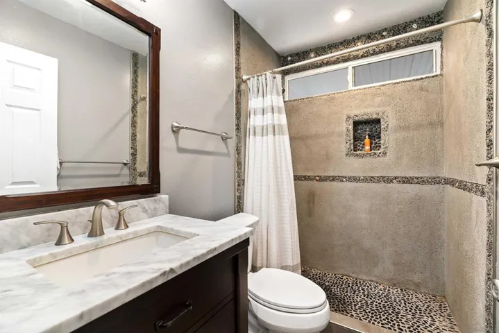 921 Woodlake Dr, Cardiff By The Sea, California 92007