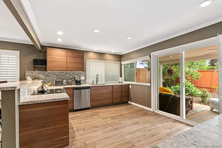 921 Woodlake Dr, Cardiff By The Sea, California 92007
