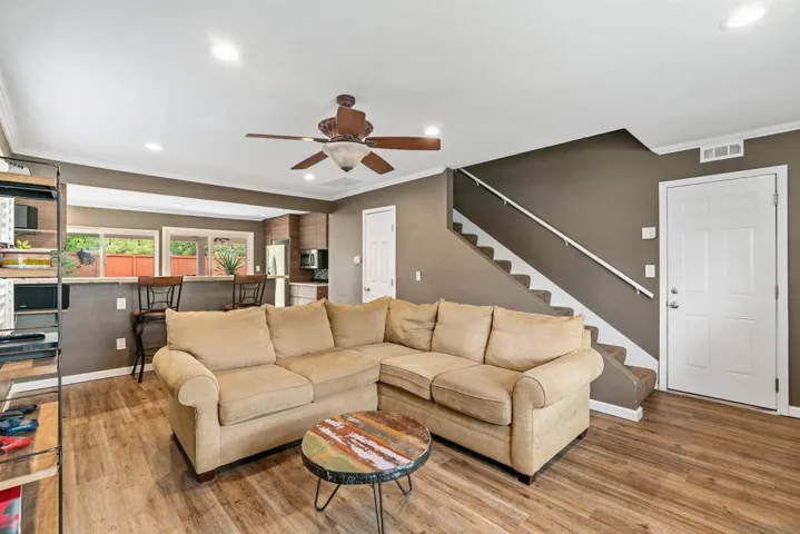 921 Woodlake Dr, Cardiff By The Sea, California 92007