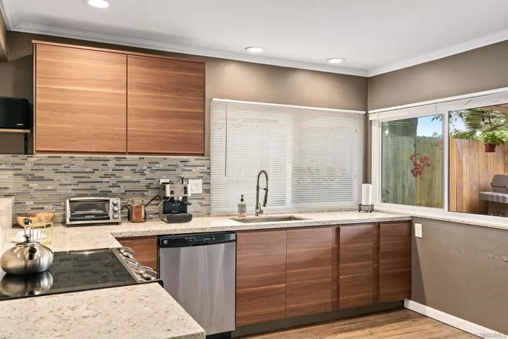921 Woodlake Dr, Cardiff By The Sea, California 92007