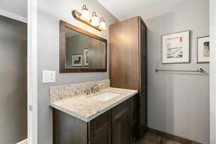 921 Woodlake Dr, Cardiff By The Sea, California 92007