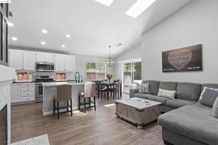 592 Apple Hill Dr, Brentwood (cc), California 94513