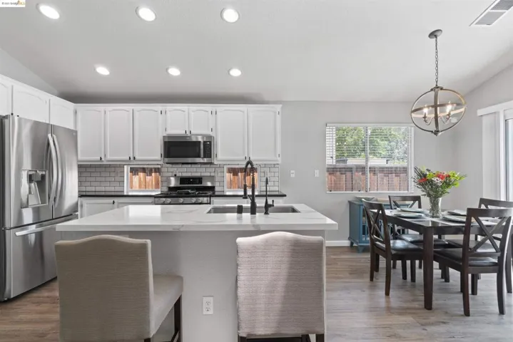 592 Apple Hill Dr, Brentwood (cc), California 94513