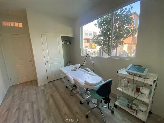18441 W. Montage Lane, Northridge, California 91325