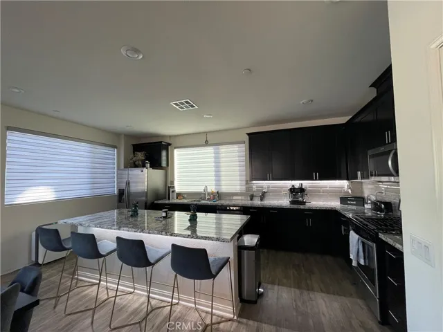 18441 W. Montage Lane, Northridge, California 91325