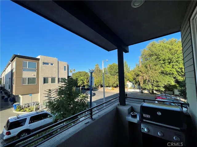 18441 W. Montage Lane, Northridge, California 91325