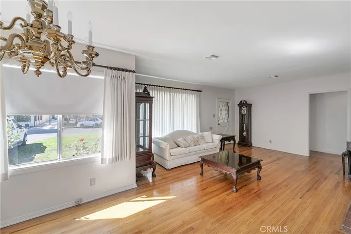 8066 Irvine Avenue, North Hollywood, California 91605
