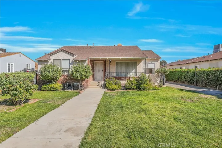 Front of House-Walkway to street curb