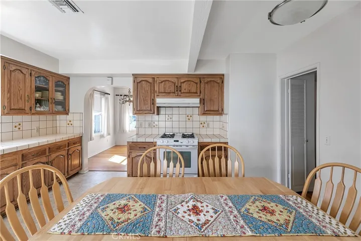 8066 Irvine Avenue, North Hollywood, California 91605