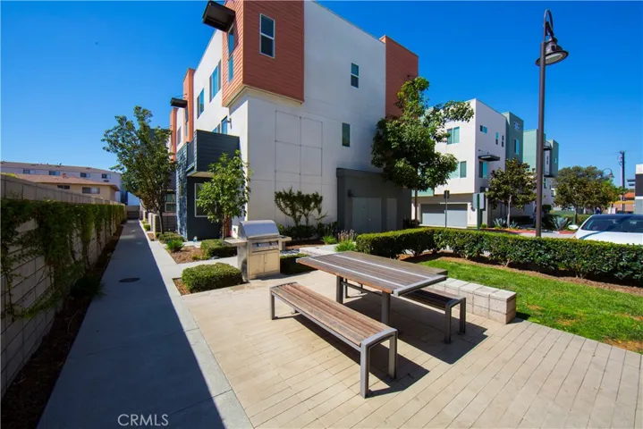 9916 Artesia Boulevard 404, Bellflower, California 90706