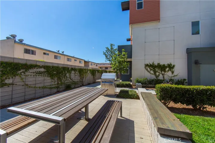 9916 Artesia Boulevard 404, Bellflower, California 90706