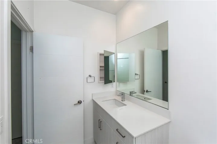 9916 Artesia Boulevard 404, Bellflower, California 90706
