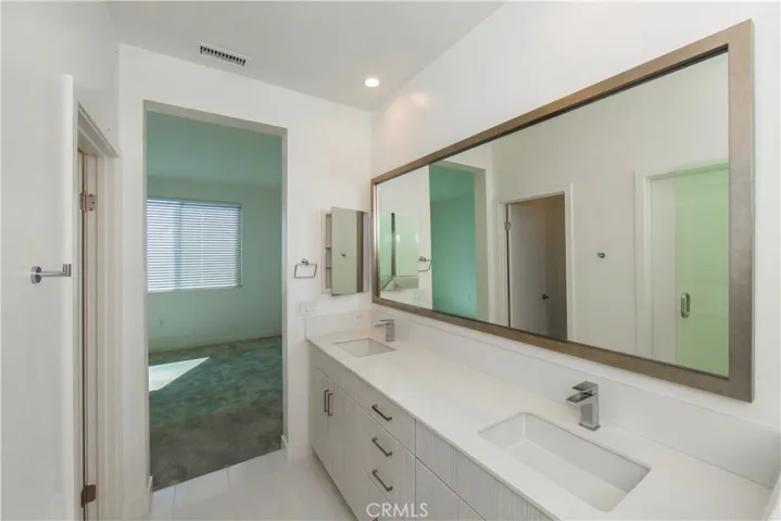 9916 Artesia Boulevard 404, Bellflower, California 90706