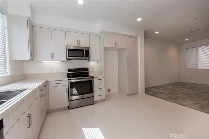 9916 Artesia Boulevard 404, Bellflower, California 90706