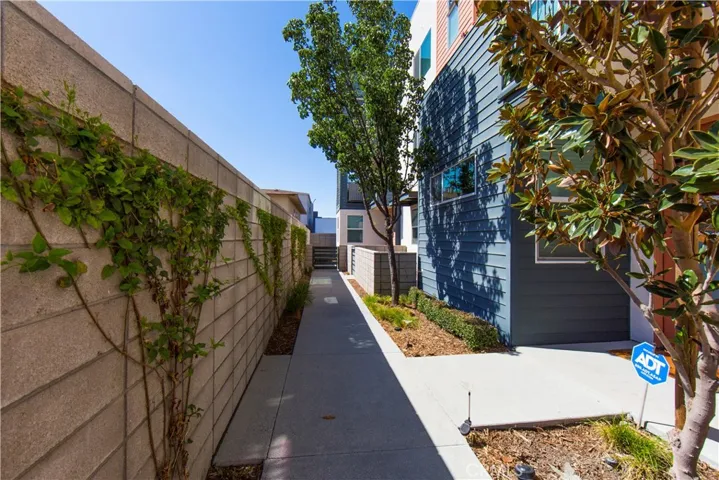 9916 Artesia Boulevard 404, Bellflower, California 90706
