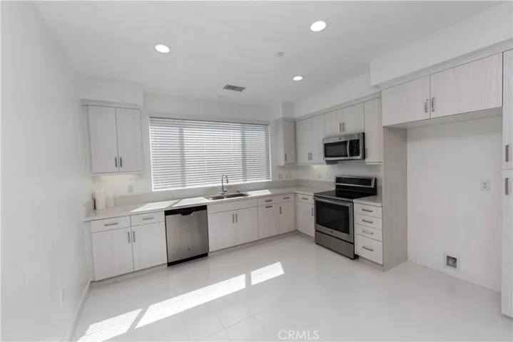 9916 Artesia Boulevard 404, Bellflower, California 90706