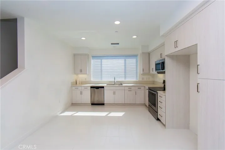 9916 Artesia Boulevard 404, Bellflower, California 90706