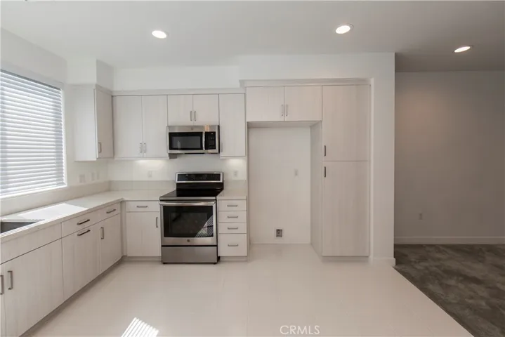 9916 Artesia Boulevard 404, Bellflower, California 90706
