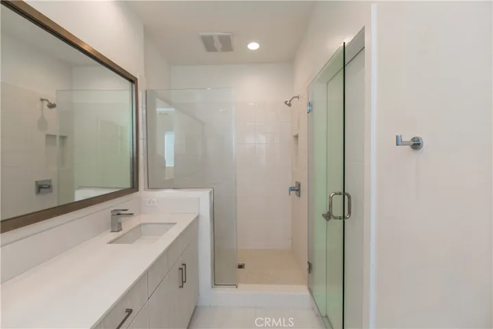 9916 Artesia Boulevard 404, Bellflower, California 90706