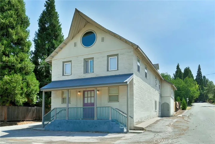 25 Ski Village Drive, Mount Shasta, California 96067