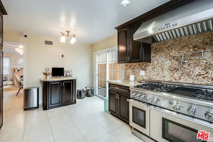 5316 Mecca Avenue, Tarzana, California 91356