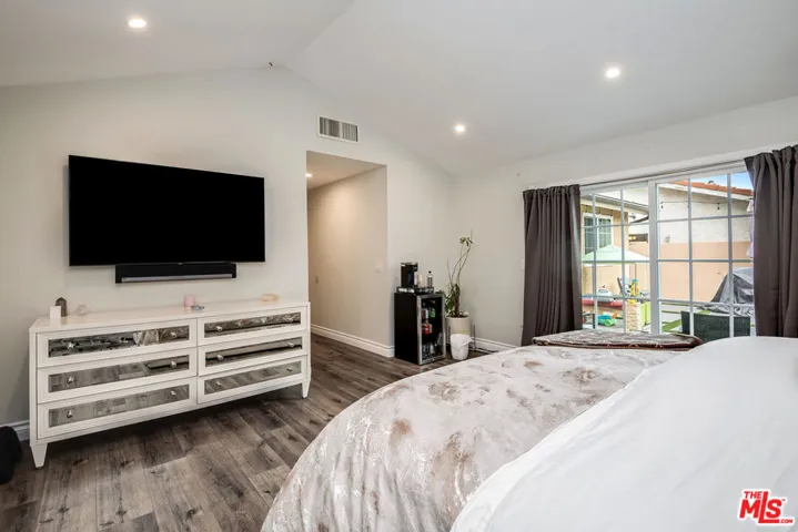 5316 Mecca Avenue, Tarzana, California 91356