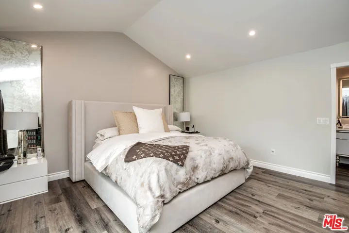 5316 Mecca Avenue, Tarzana, California 91356