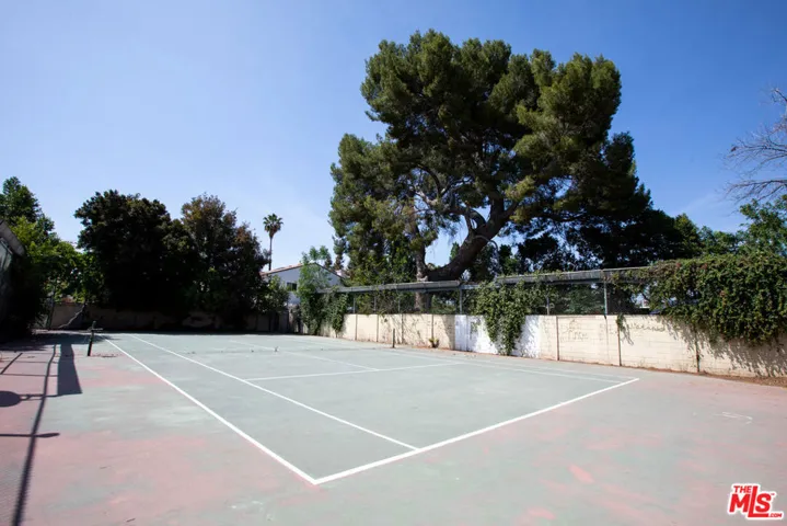 5316 Mecca Avenue, Tarzana, California 91356