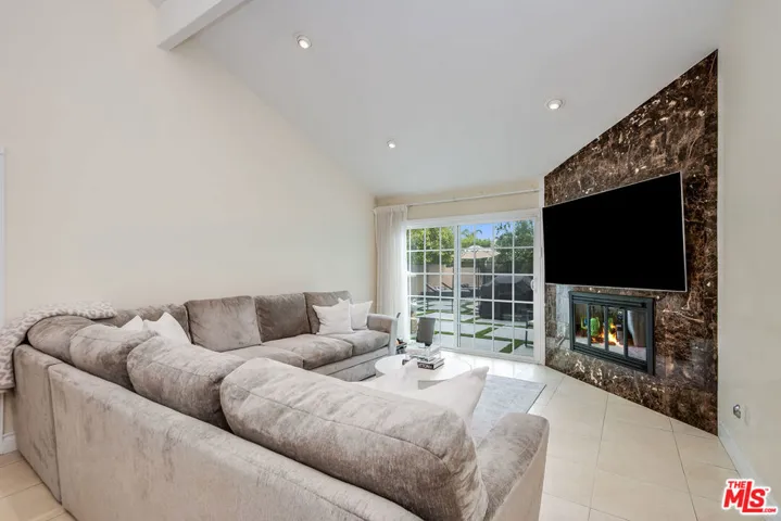 5316 Mecca Avenue, Tarzana, California 91356