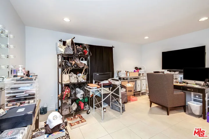 5316 Mecca Avenue, Tarzana, California 91356