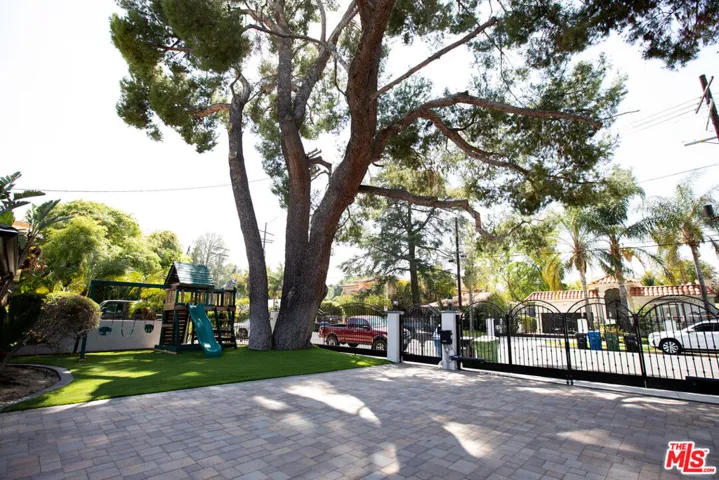 5316 Mecca Avenue, Tarzana, California 91356