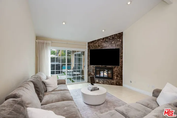 5316 Mecca Avenue, Tarzana, California 91356