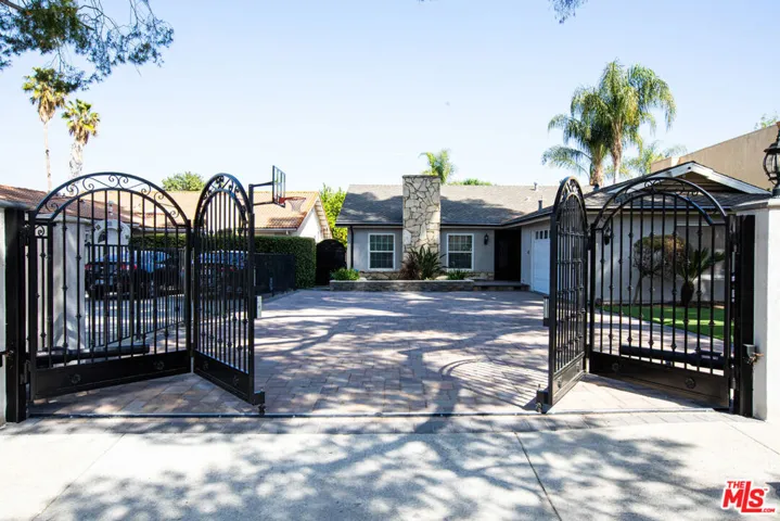5316 Mecca Avenue, Tarzana, California 91356
