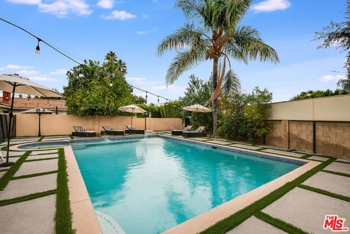 5316 Mecca Avenue, Tarzana, California 91356