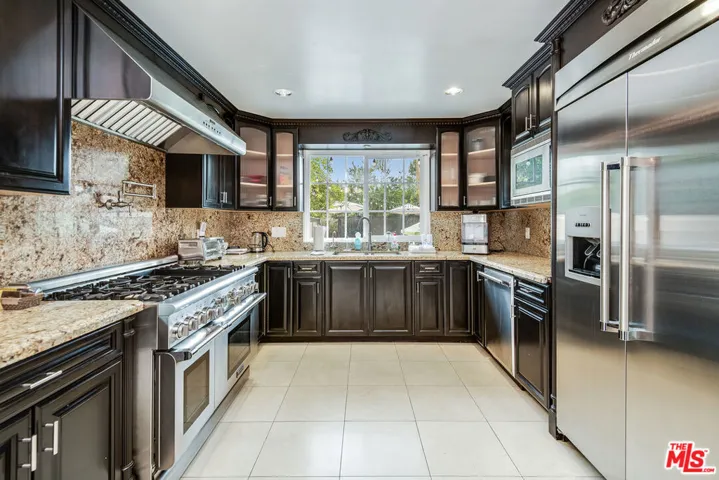 5316 Mecca Avenue, Tarzana, California 91356