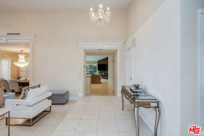 5316 Mecca Avenue, Tarzana, California 91356
