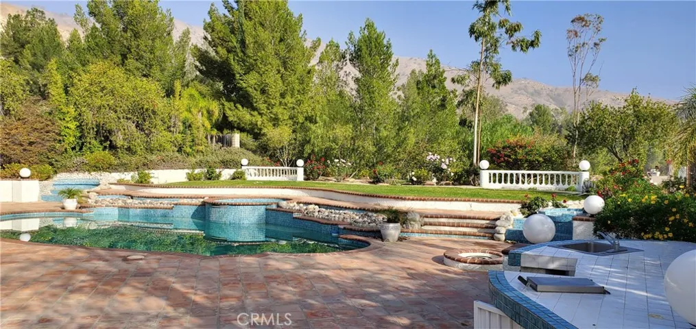 12652 Classics Drive, Granada Hills, California 91344