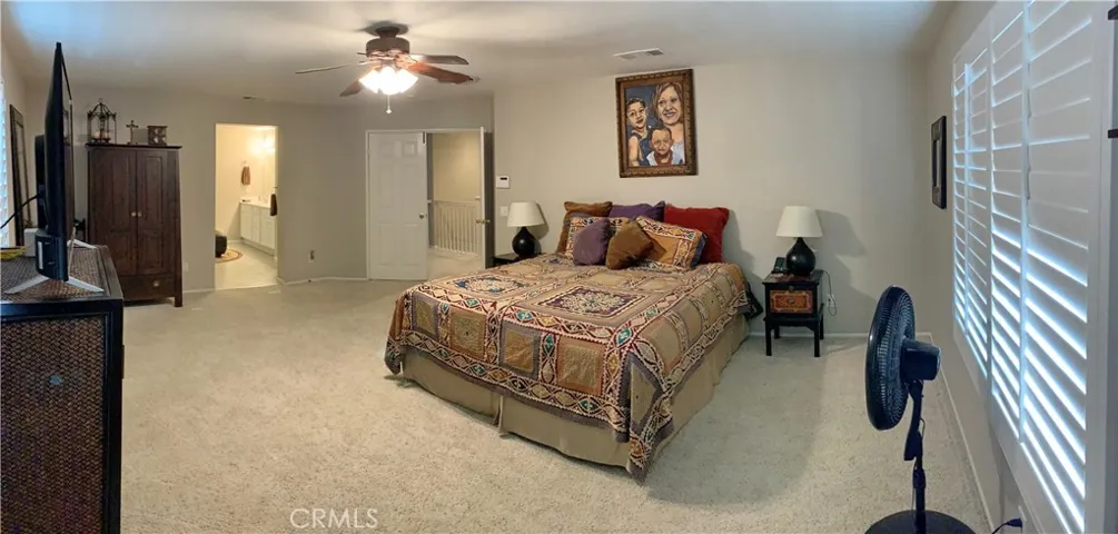 master bedroom (king size bed)
