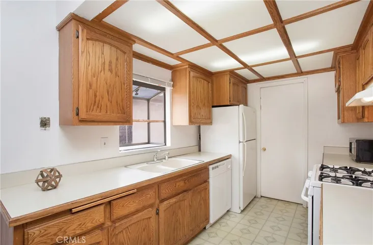Kitchen with bay window