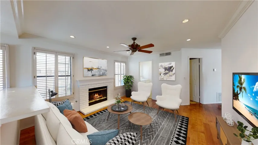 Family Room w/fireplace