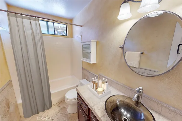 Upstairs Hallway Bath