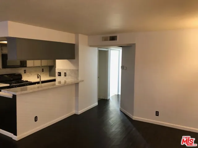 15946 Vanowen Street 109, Los Angeles, California 91406