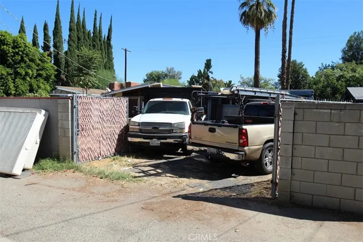 8025 Tampa Avenue, Reseda, California 91335