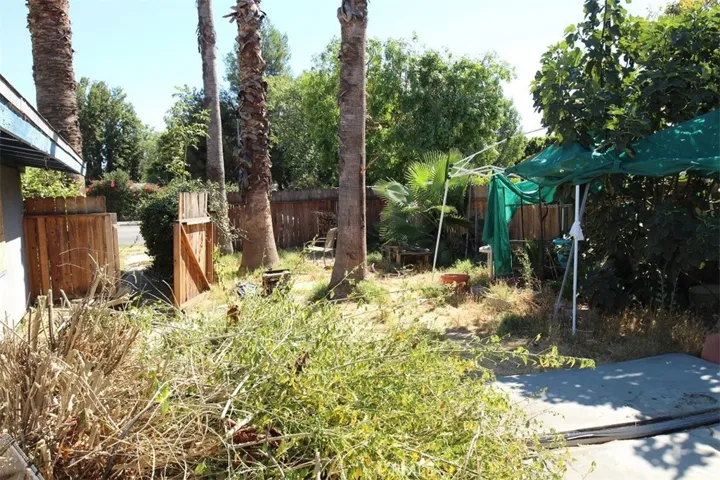 8025 Tampa Avenue, Reseda, California 91335