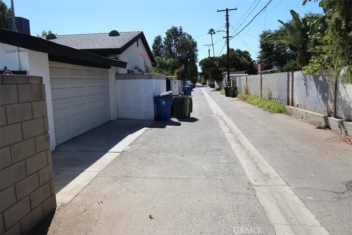 8025 Tampa Avenue, Reseda, California 91335